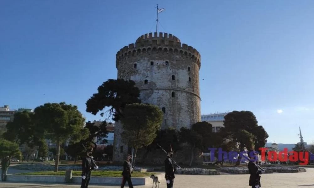 Η έπαρση της σημαίας στον Λευκό Πύργο για την 25η Μαρτίου (βίντεο)